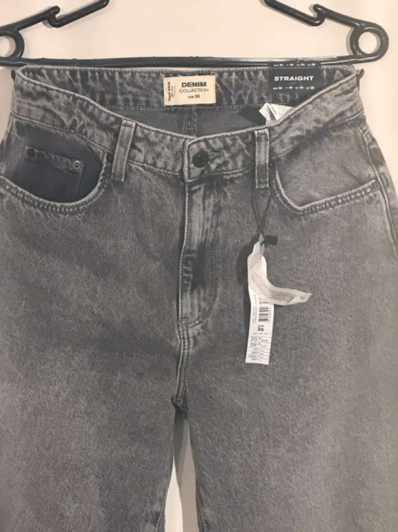 Jeans grises rectos de mezclilla para mujer - 3