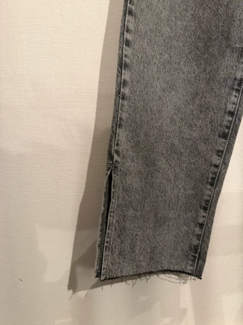 Jeans grises rectos de mezclilla para mujer - 4