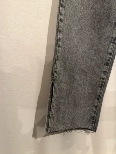 Jeans grises rectos de mezclilla para mujer - miniatura 4