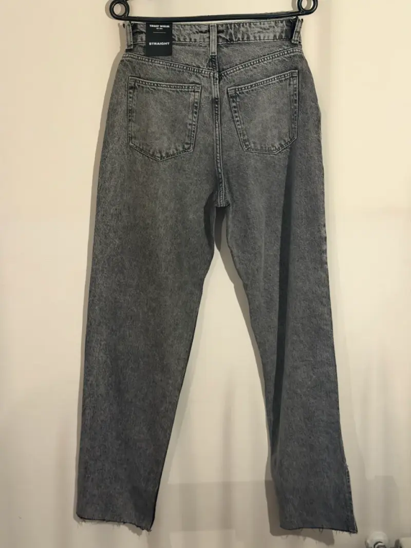 Jeans grises rectos de mezclilla para mujer - 6