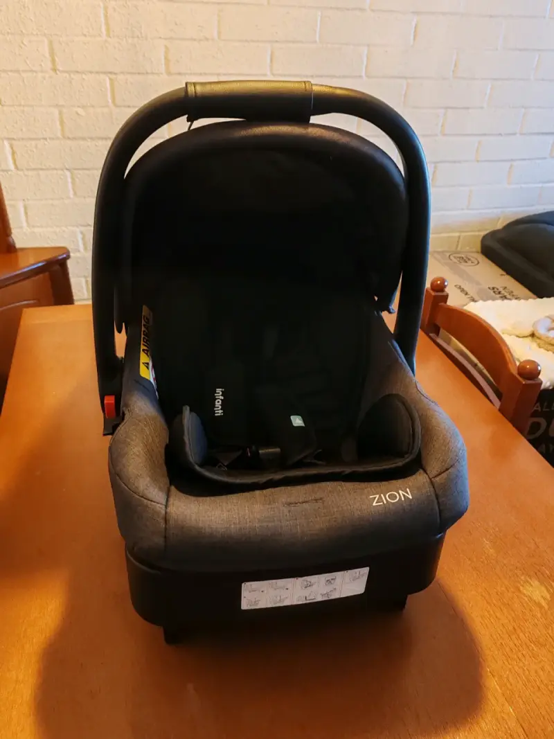 Silla de Auto para Bebé Infanti Zion con Base - 1
