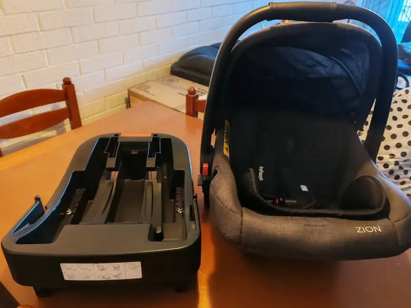 Silla de Auto para Bebé Infanti Zion con Base - 3