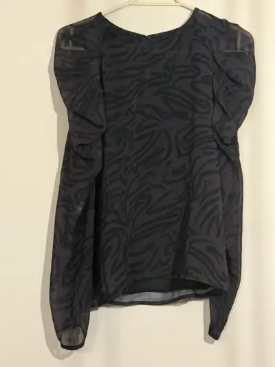 Blusa  negra con diseño animal print singolare - miniatura 1