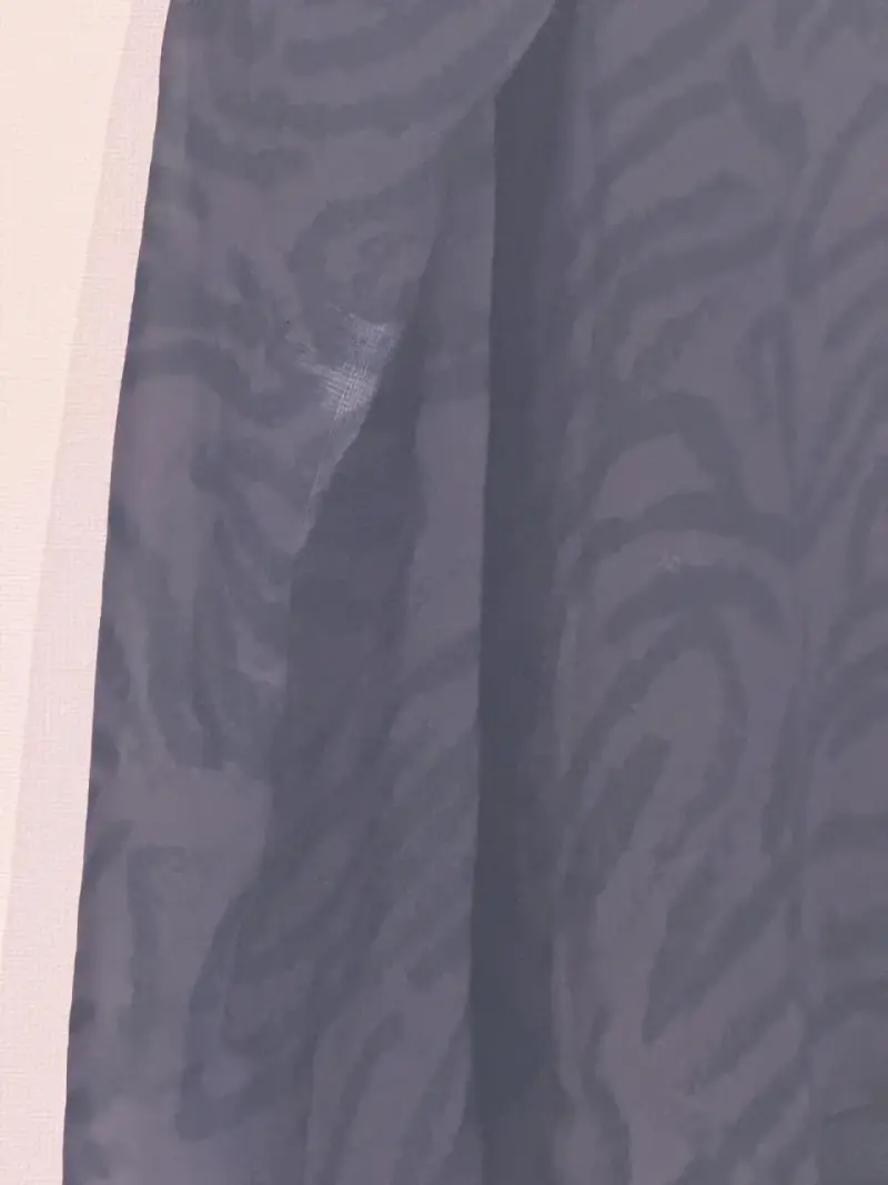 Blusa  negra con diseño animal print singolare - 2