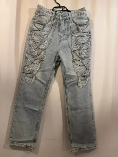 Jeans de mujer con perlas decorativas - miniatura 2