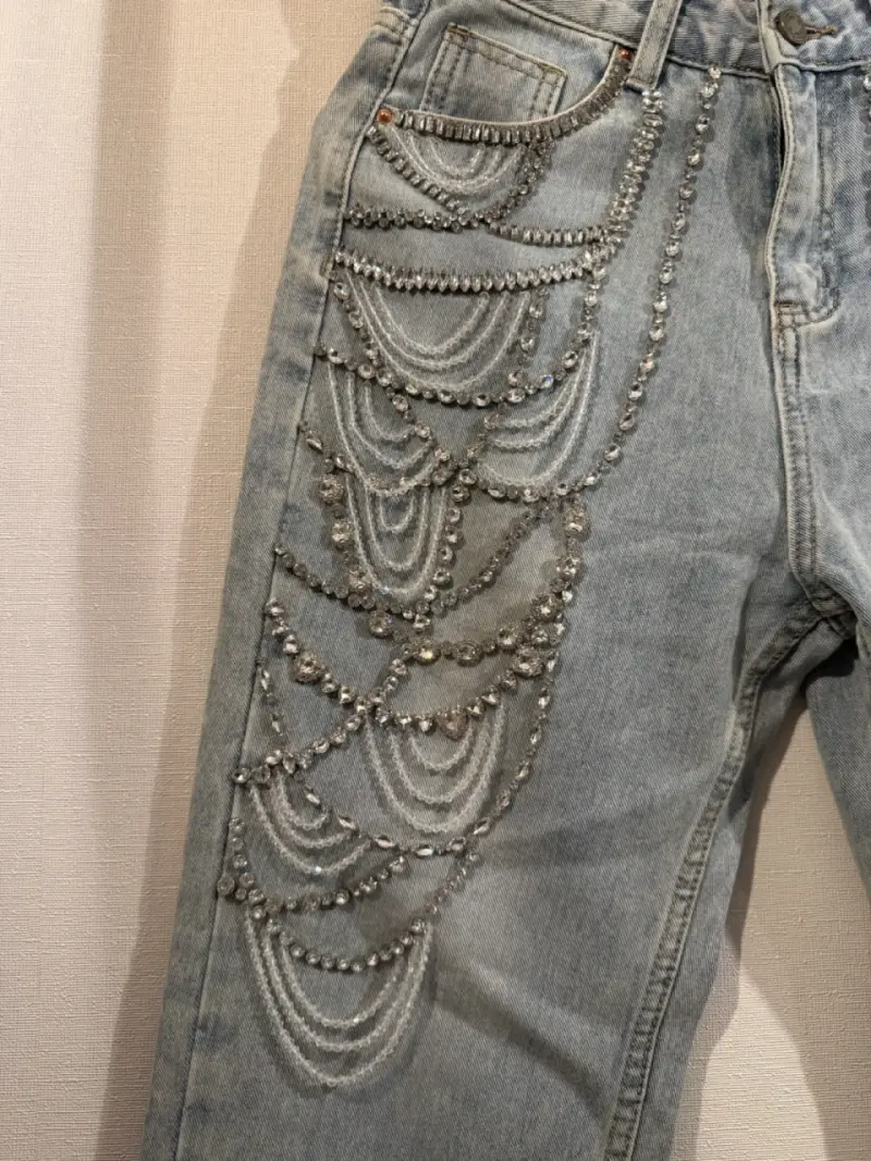 Jeans de mujer con perlas decorativas - 3