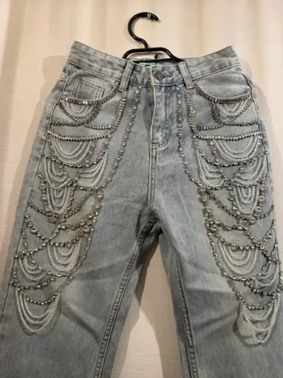Jeans de mujer con perlas decorativas - miniatura 4
