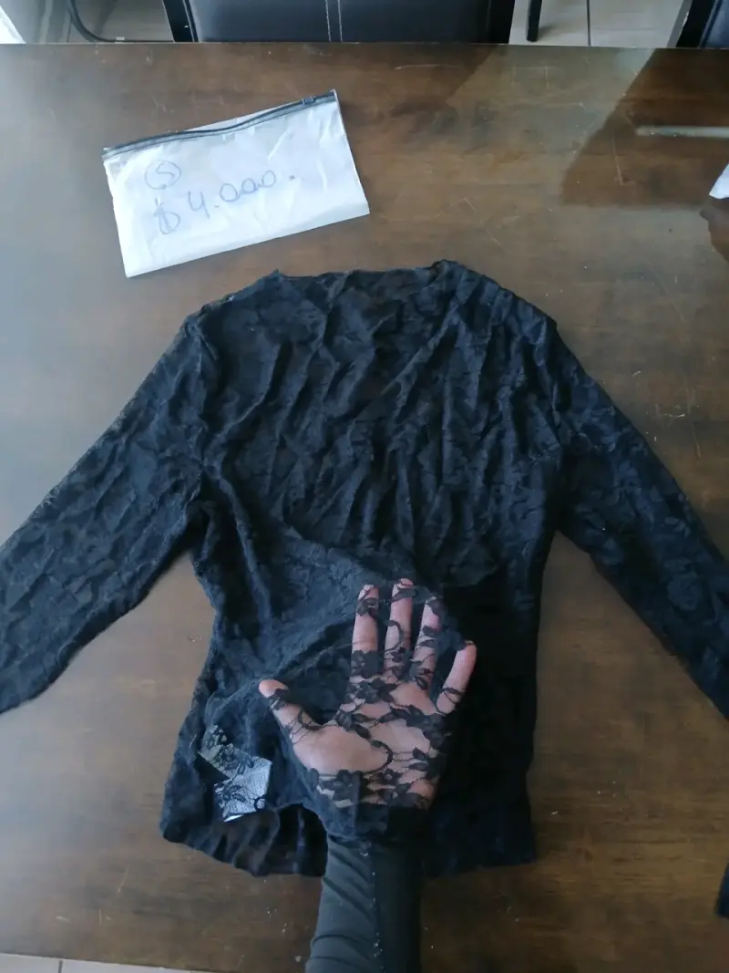 Blusa de encaje negra manga larga - 2