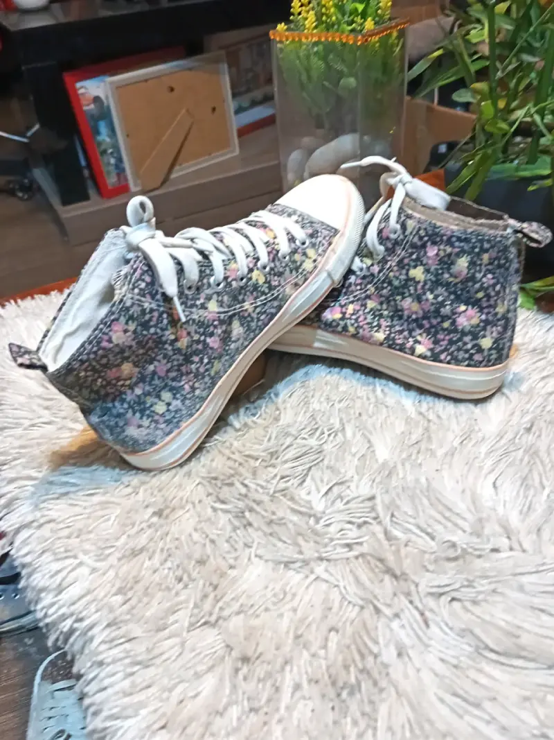 Zapatillas altas con diseño floral para mujer - 1