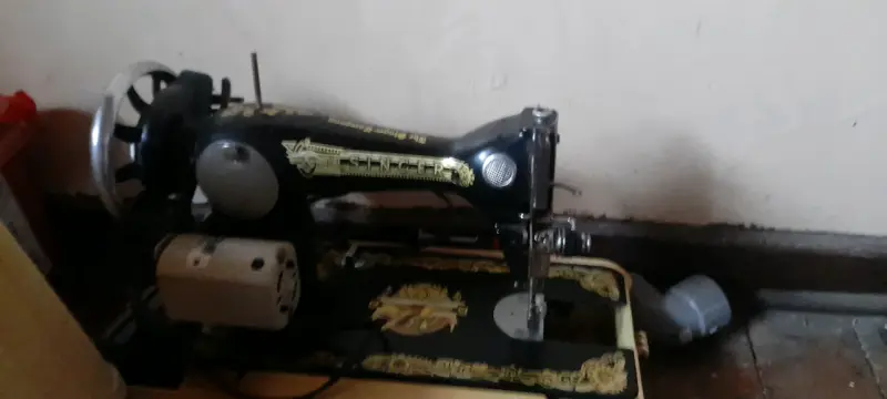 Máquina de Coser Antigua Singer - 2