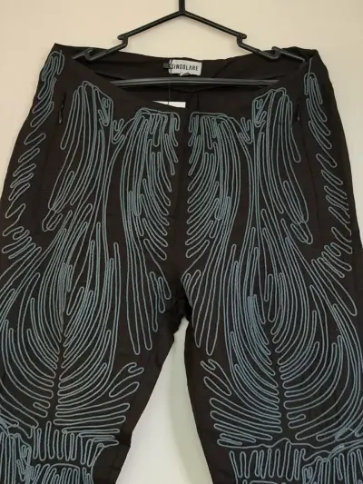 Pantalones negros con diseño Singolare - miniatura 2