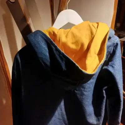 Chaqueta de mezclilla con capucha - miniatura 3