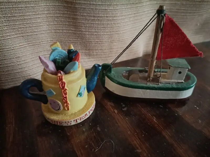 Colección de vasos y adornos decorativos - 2