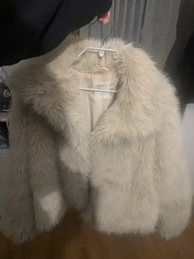 Abrigo peludito - miniatura 3