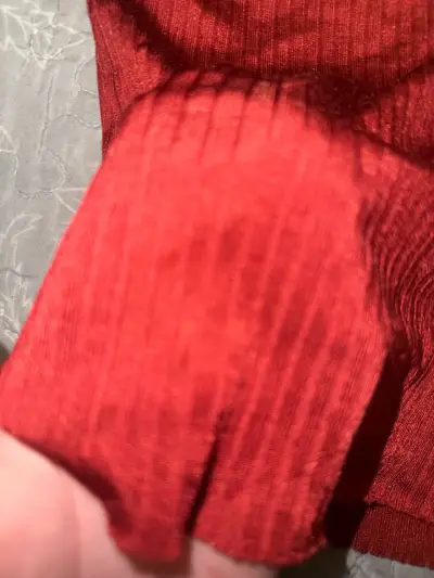 Polera sin mangas roja de canalé Issimo - miniatura 2