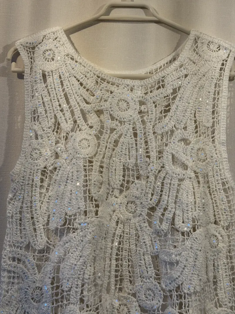 Blusa de encaje blanco con lentejuelas - 2