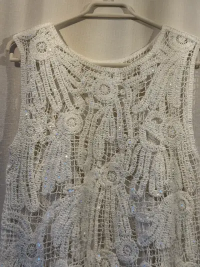 Blusa de encaje blanco con lentejuelas - miniatura 2