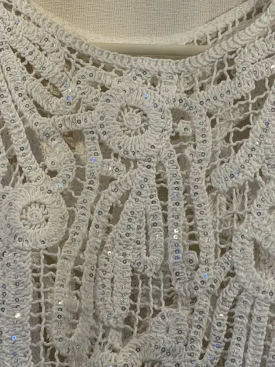 Blusa de encaje blanco con lentejuelas - miniatura 3