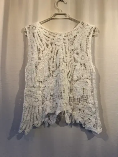 Blusa de encaje blanco con lentejuelas - miniatura 4
