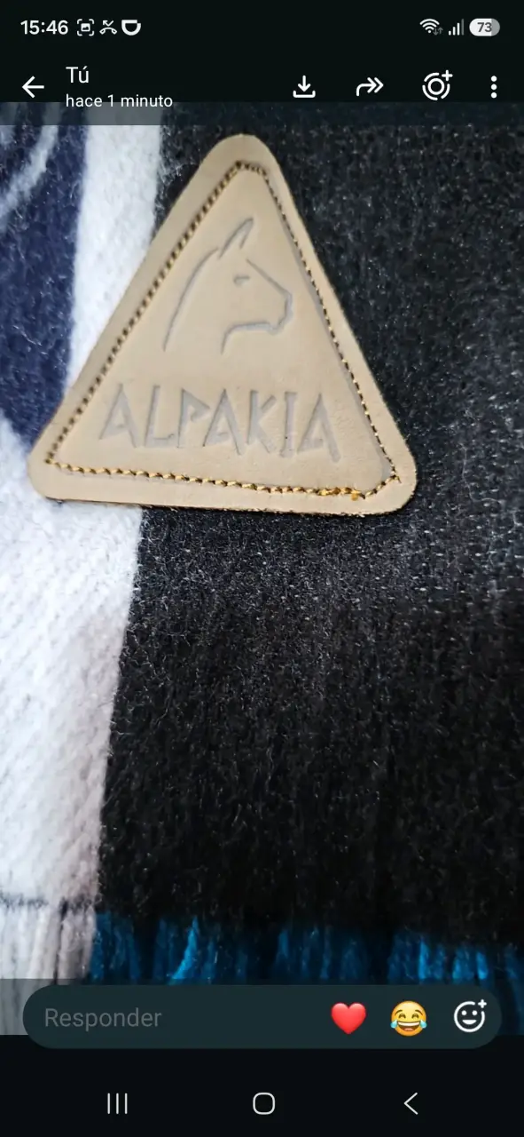 Poncho artesanal con diseño étnico azul y negro - 5