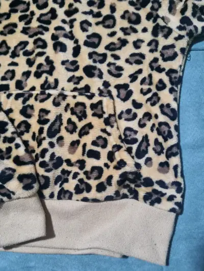 Polerón con capucha estampado leopardo - miniatura 1