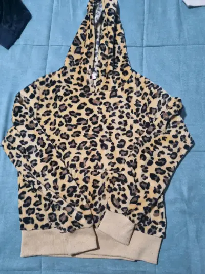 Polerón con capucha estampado leopardo - miniatura 2