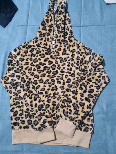 Polerón con capucha estampado leopardo - miniatura 3