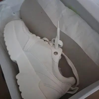 Zapatillas blancas de mujer Basement - miniatura 1