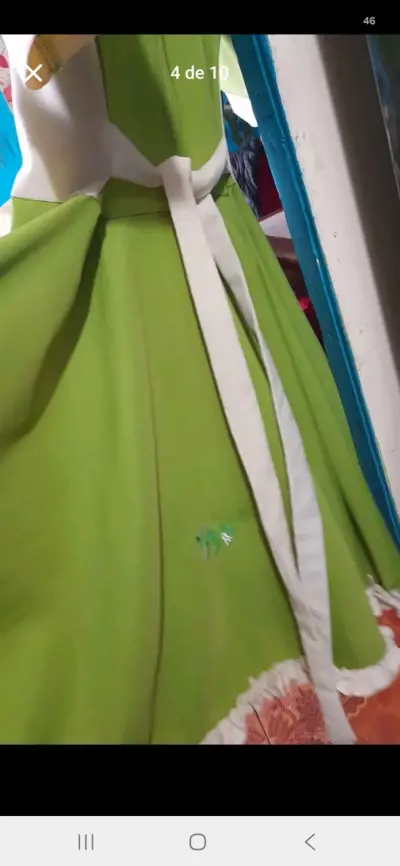 Vestido folclórico verde con detalles blancos - miniatura 1