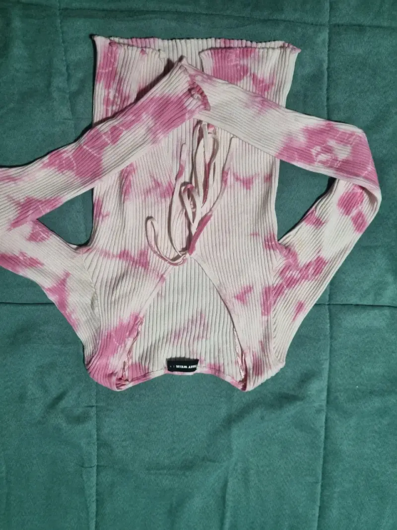 Polera manga larga tie-dye rosa y blanco - 5