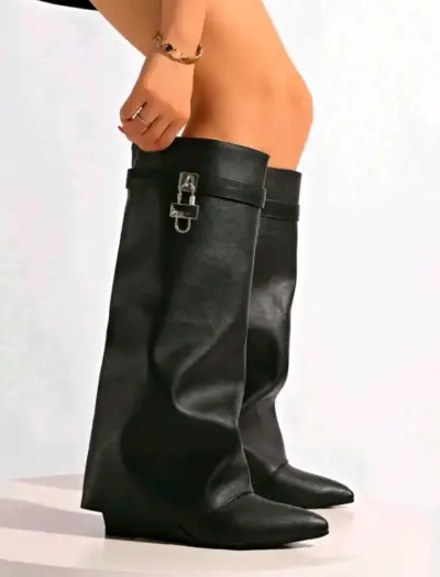 Botas de mujer altas de cuero con hebilla plateada - miniatura 2