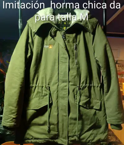 Parka verde con capucha y forro de lana sintética - miniatura 1