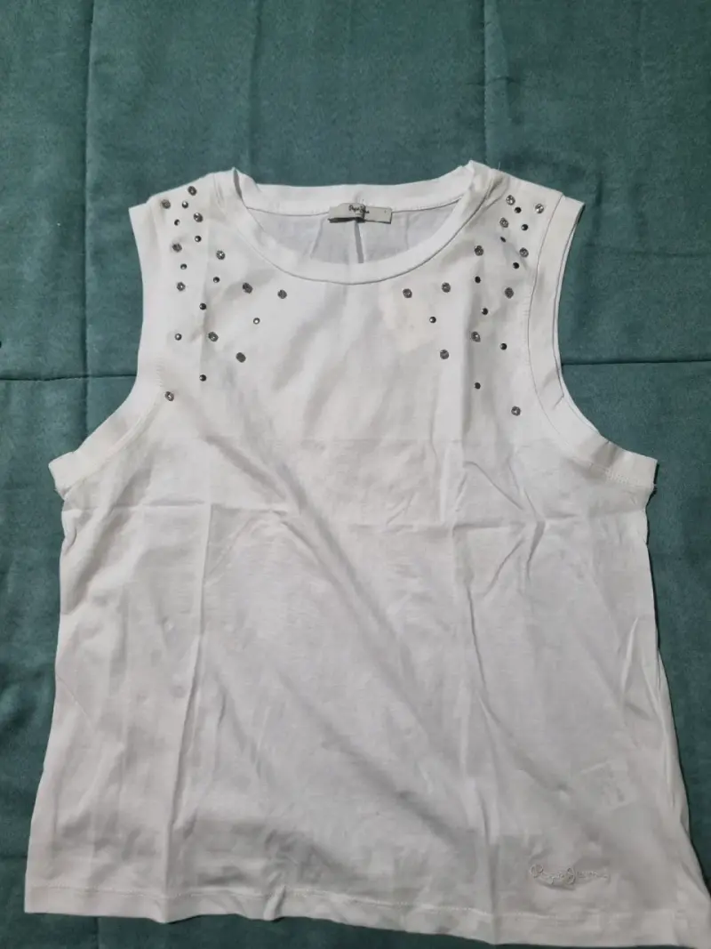 Polera sin mangas blanca con detalles brillantes - 3