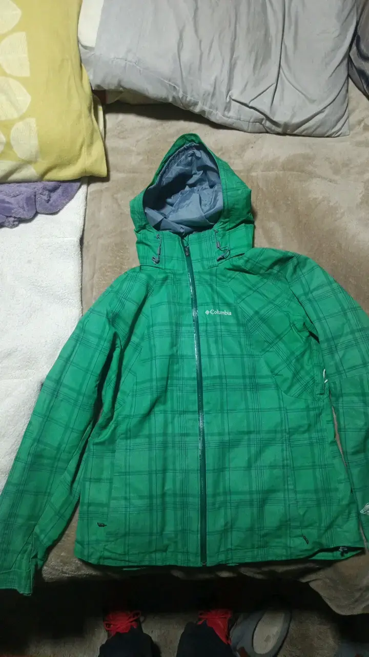 Chaqueta impermeable verde Columbia con capucha