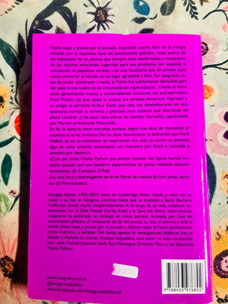 Libro 'Hasta Luego, y Gracias por el Pescado' de Douglas Adams - 2