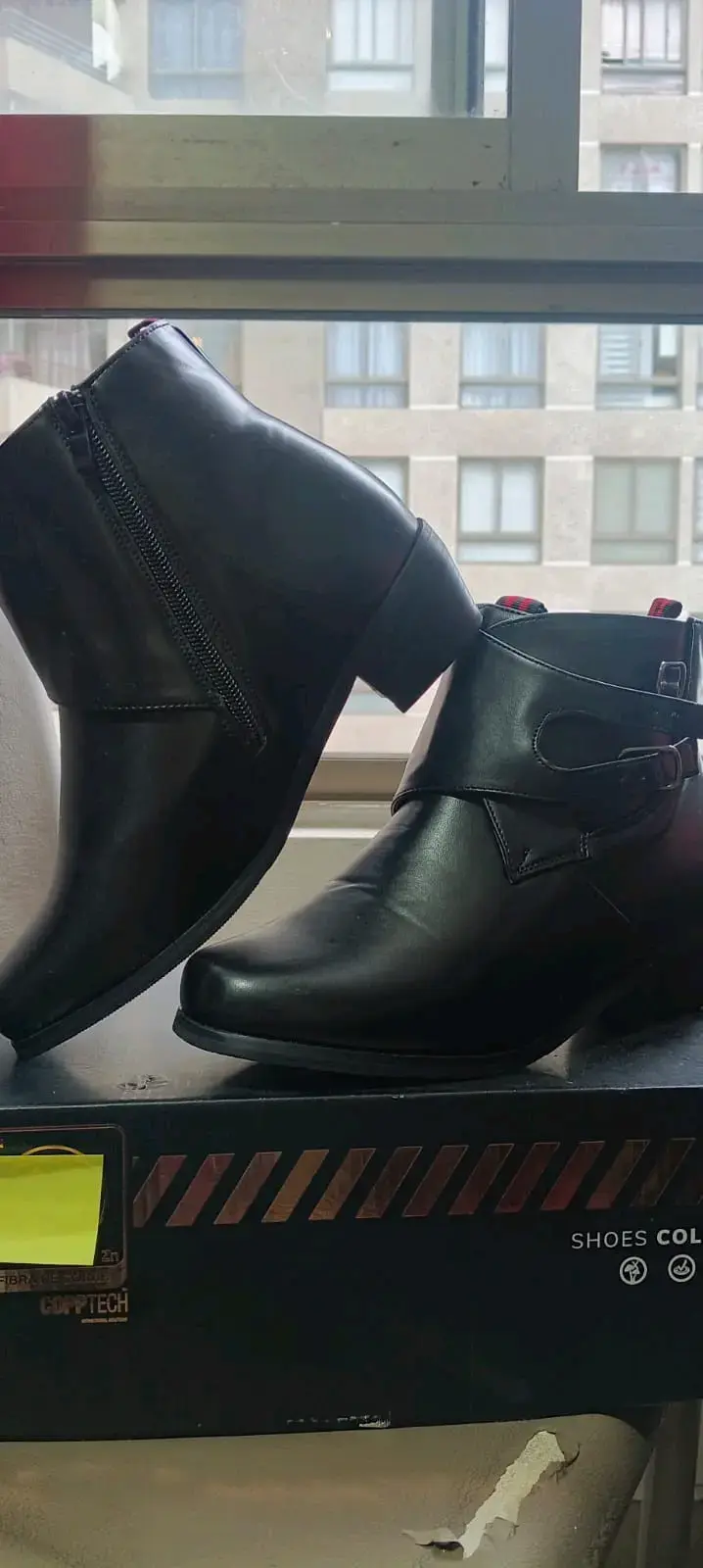 Botines negros de huaso con cierre lateral