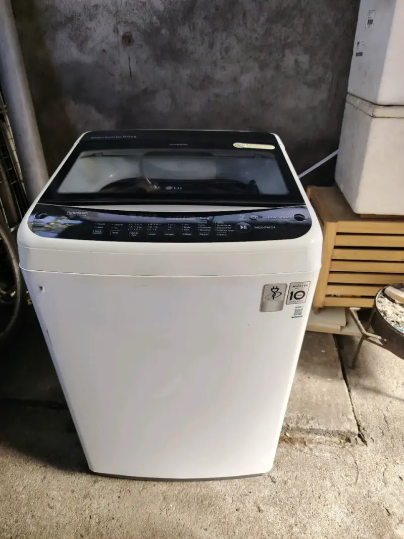 Lavadora LG Smart Inverter 9 kg en buen estado - 1