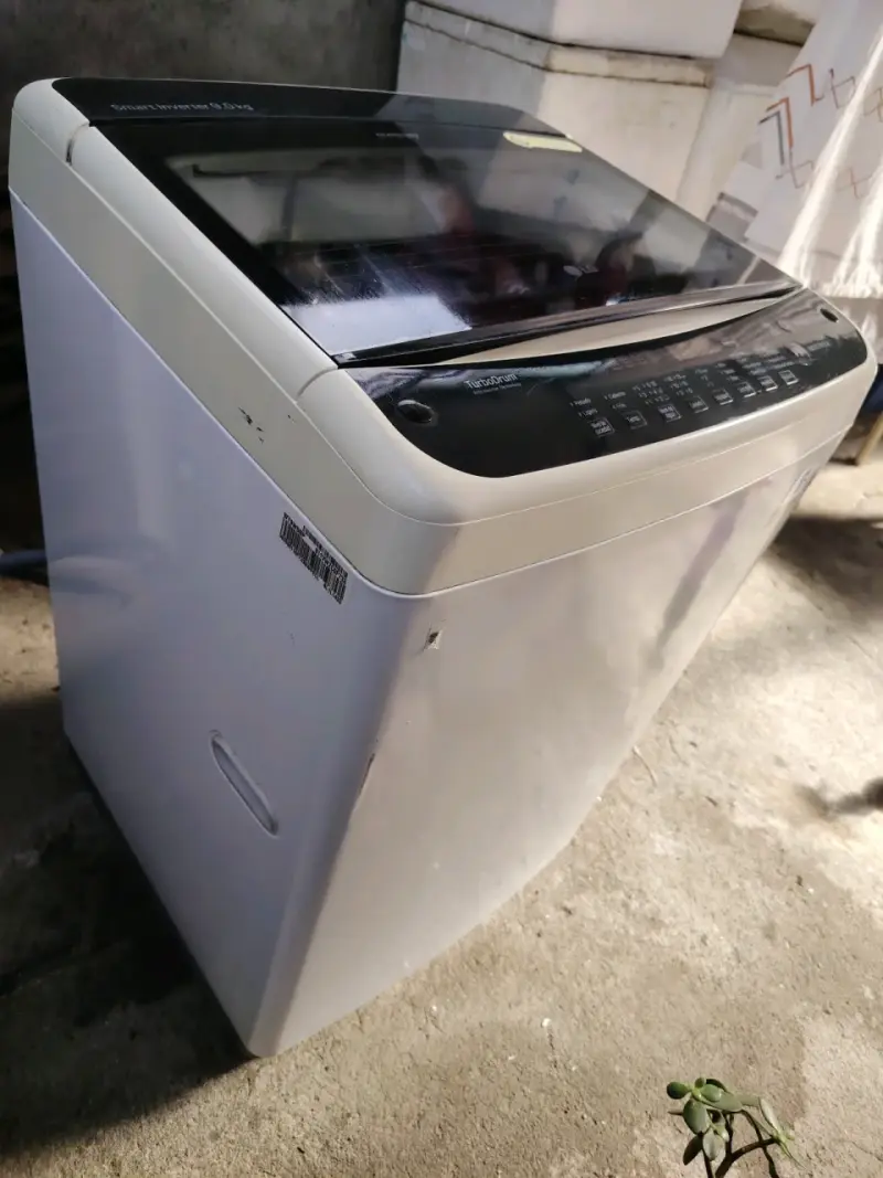 Lavadora LG Smart Inverter 9 kg en buen estado - 2