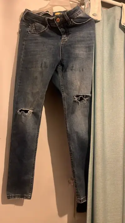 Jeans de Mujer con Diseño Desgastado - miniatura 1