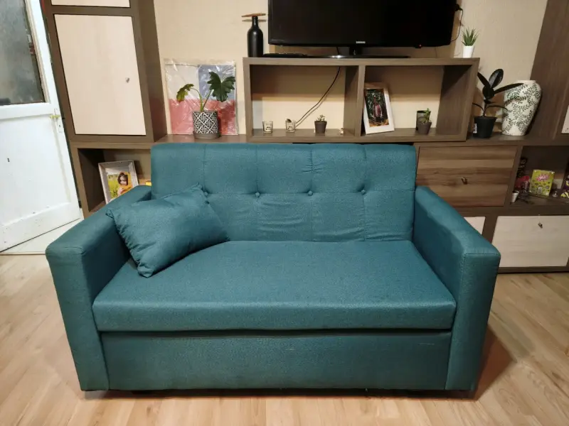 Sofá cama azul turquesa con cojín - 1