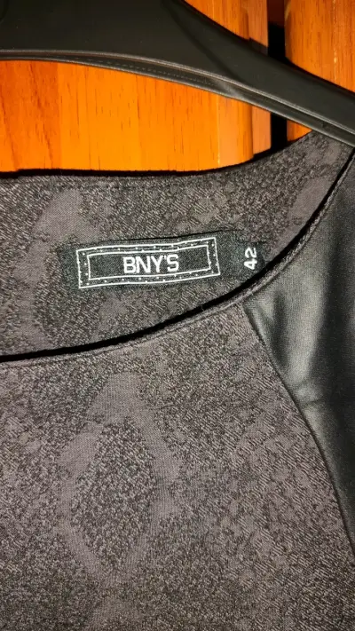 Vestido negro con detalles de cuero BNY'S - miniatura 3