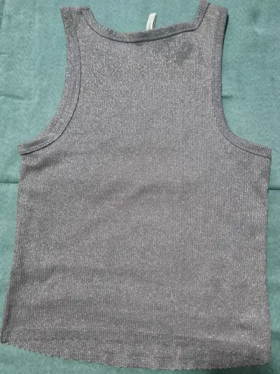 Polera sin mangas gris brillante para mujer - miniatura 1