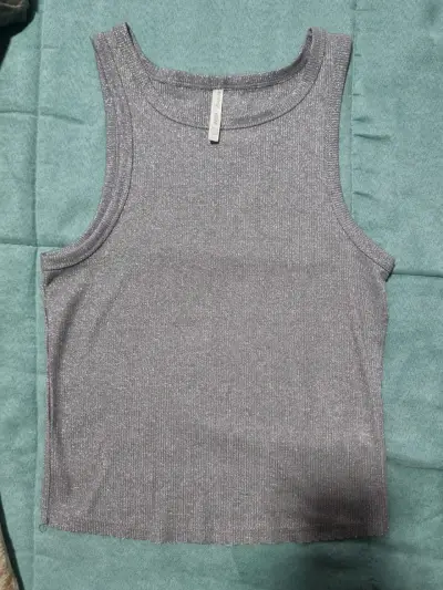 Polera sin mangas gris brillante para mujer - miniatura 3