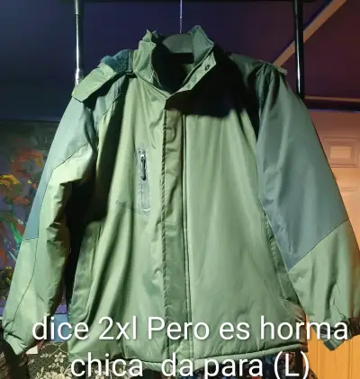 Chaqueta verde con capucha y forro interior - miniatura 2
