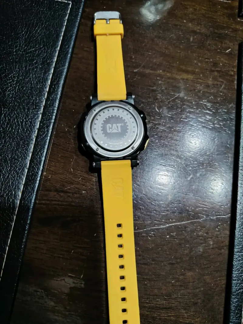 Reloj digital CAT con correa amarilla - 2