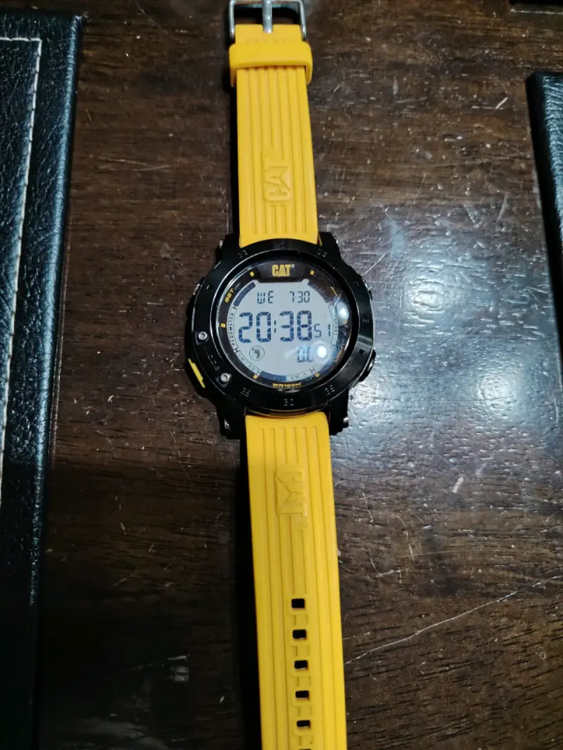 Reloj digital CAT con correa amarilla - 3