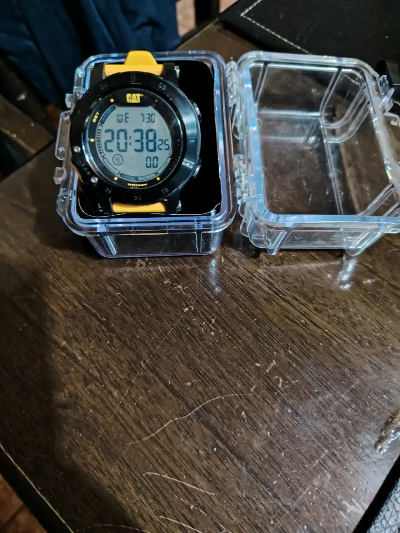 Reloj digital CAT con correa amarilla - 4