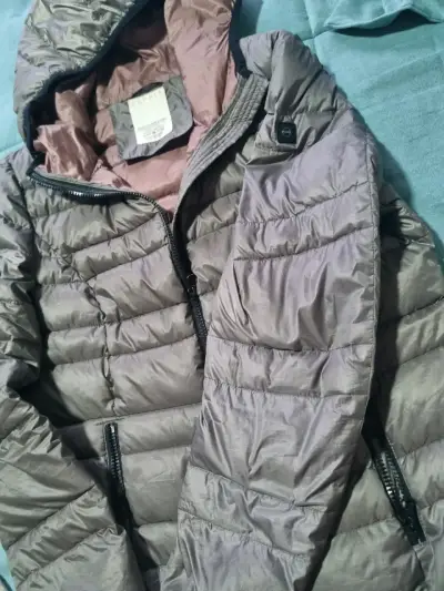Chaqueta acolchada gris con capucha Esprit - miniatura 4