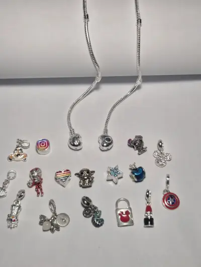 Pulsera de plata con dijes variados - miniatura 1