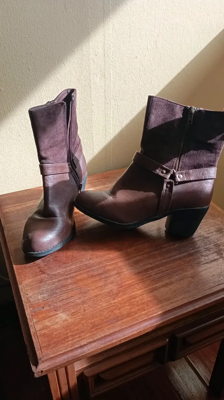Botines de cuero marrón con tacón